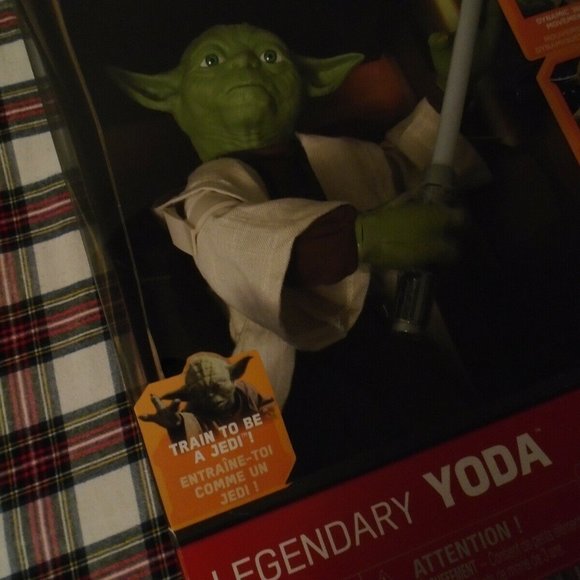 STAR WARS, LEGENDARY YODA, VOICE/ANIMATED ACTION/INTERACTIVE FIGURE. BATTERY OPR - Picture 5 of 8